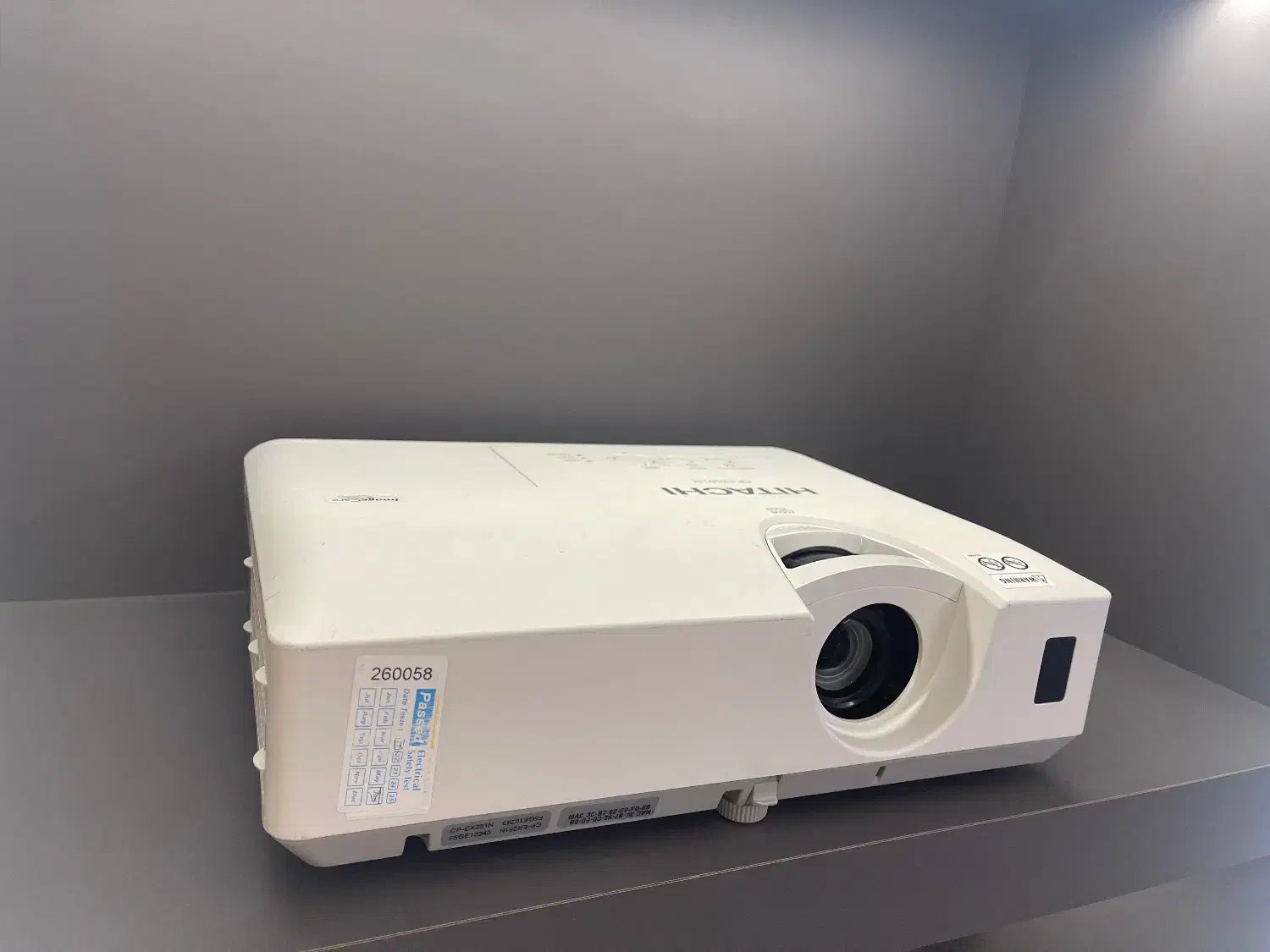 ویدئو پروژکتور هیتاچی HDMI و VGA - طرح ویژه مدارس|تلویزیون و پروژکتور|آمل, |دیوار