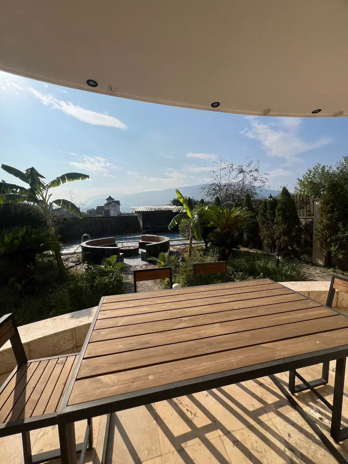 فروش ویلای ۵۵۰متری کلاسیک شهرکی با نگهبانی هچیرود|فروش خانه و ویلا|هچیرود, |دیوار