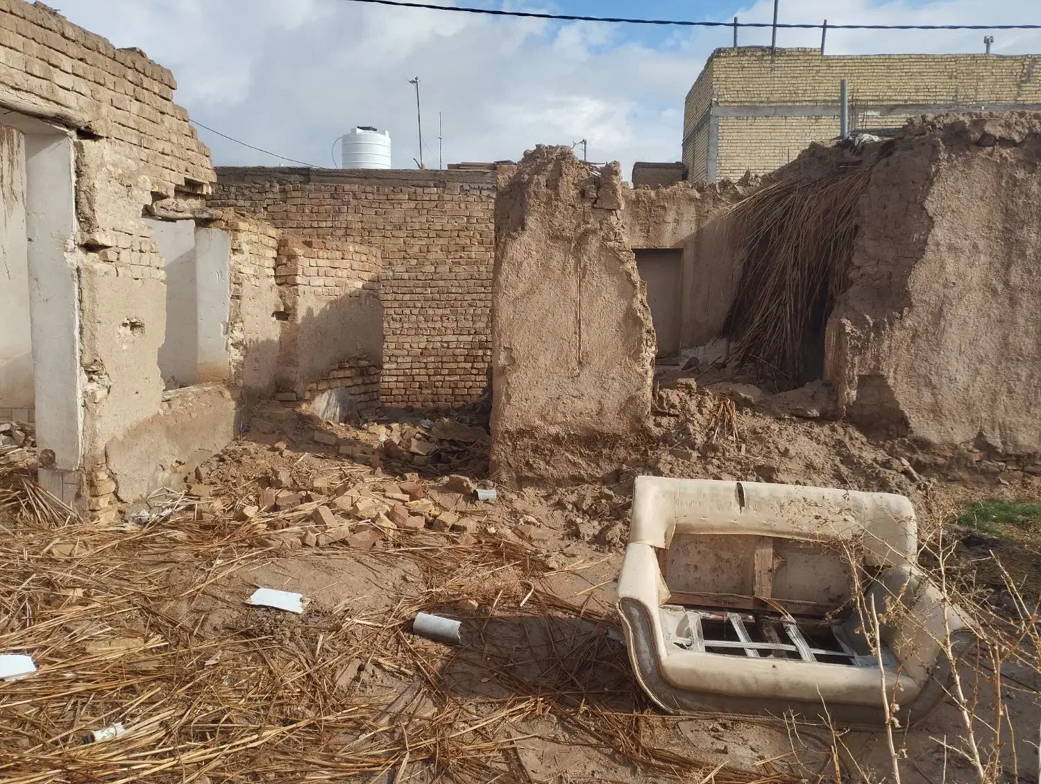 زمین|کلکسیون اشیاء عتیقه|مرودشت, کوشک|دیوار