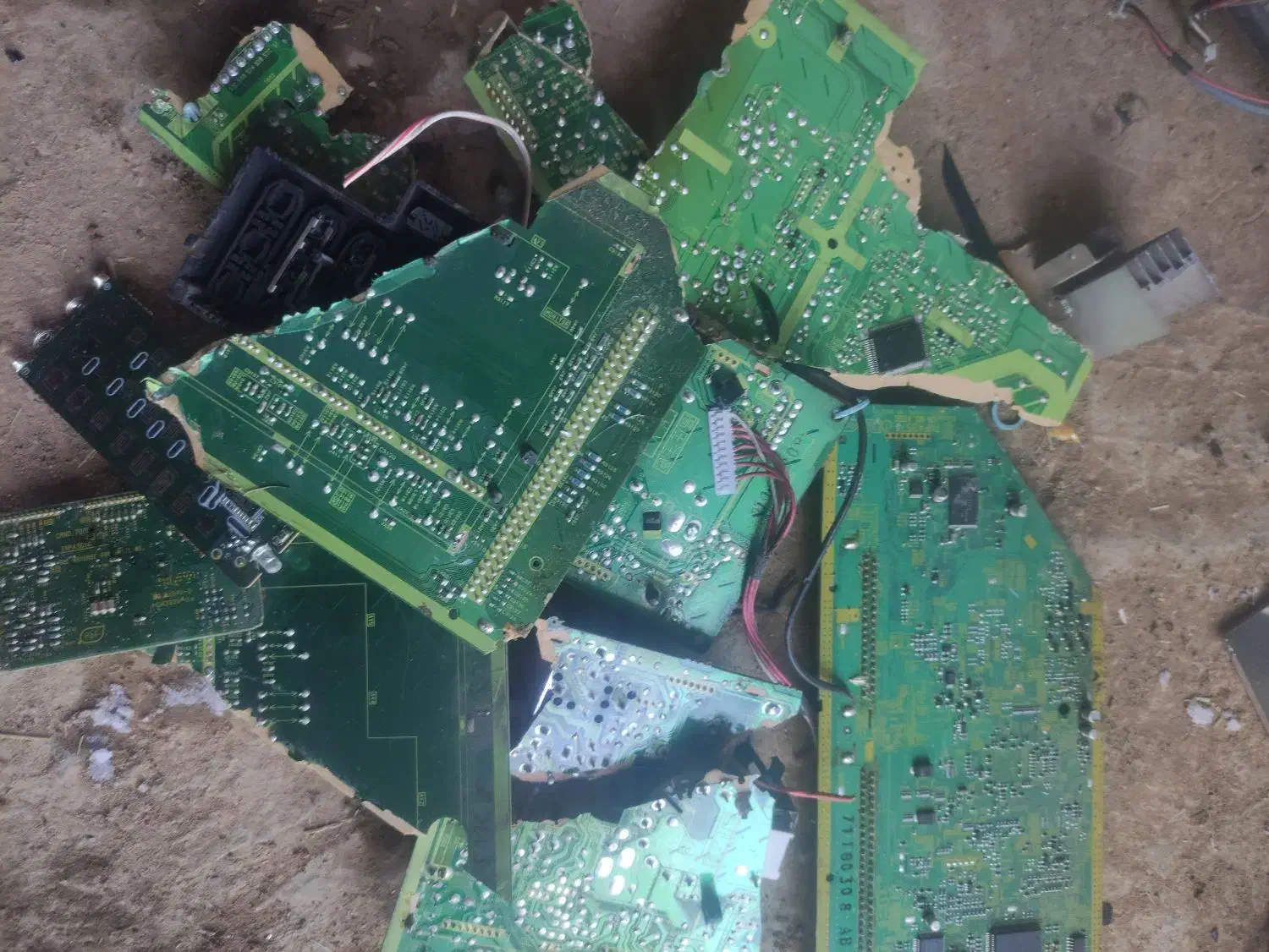 برد تلویزیون قدیمی|قطعات و لوازم جانبی رایانه|حسین آباد, |دیوار