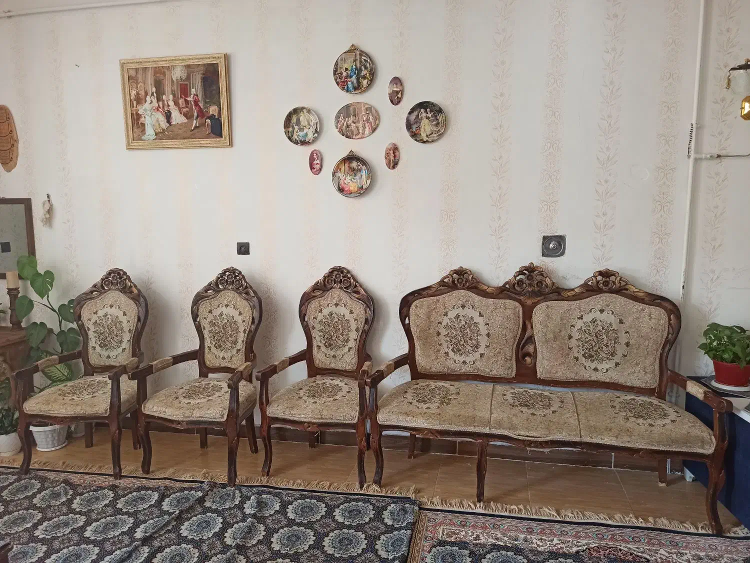 مبل هشت نفره جنس چوب درجه یک قدیمی|مبلمان خانگی و میز عسلی|دالاهو, |دیوار