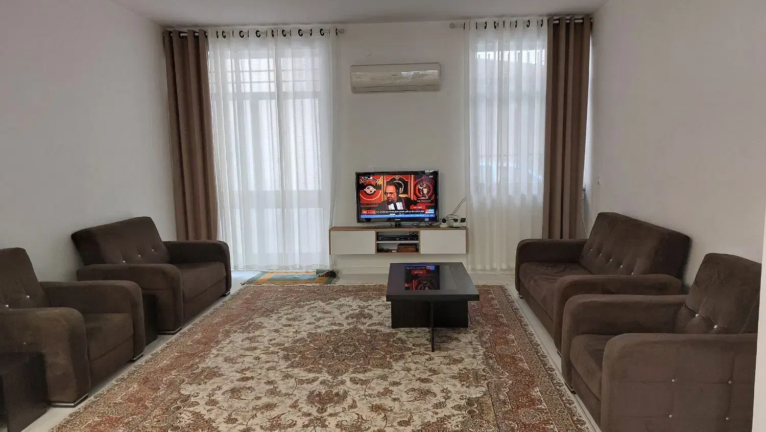 مبل کار کرده پارچه ای به رنگ قهوه ای|مبلمان خانگی و میز عسلی|بابل, |دیوار