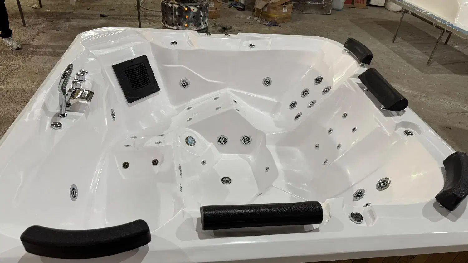 جکوزی اسپای ۵ نفره با ۵۲ عدد جت و سیستم تصفیه|لوازم حمام|تهران, حر|دیوار