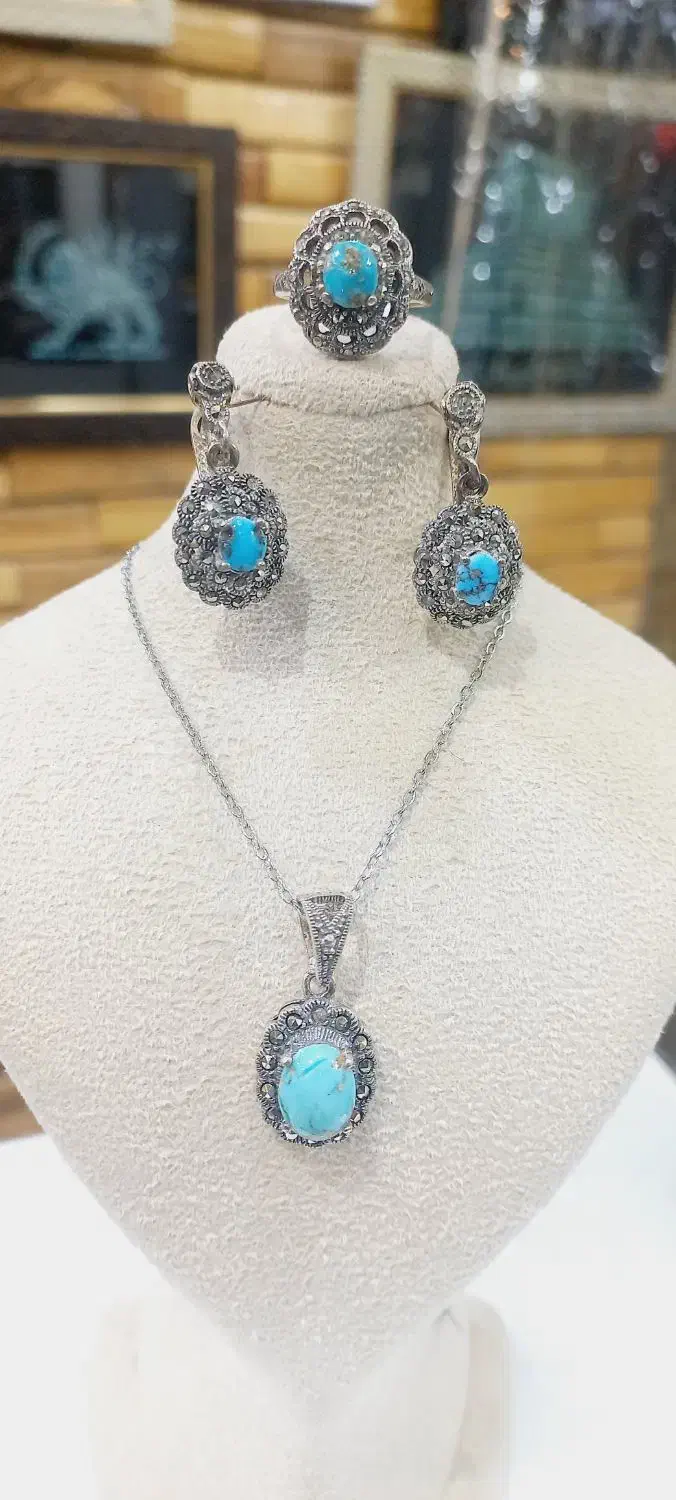 ست نقره-فیروزه زنونه|جواهرات|نیشابور, محله میدان باغات|دیوار