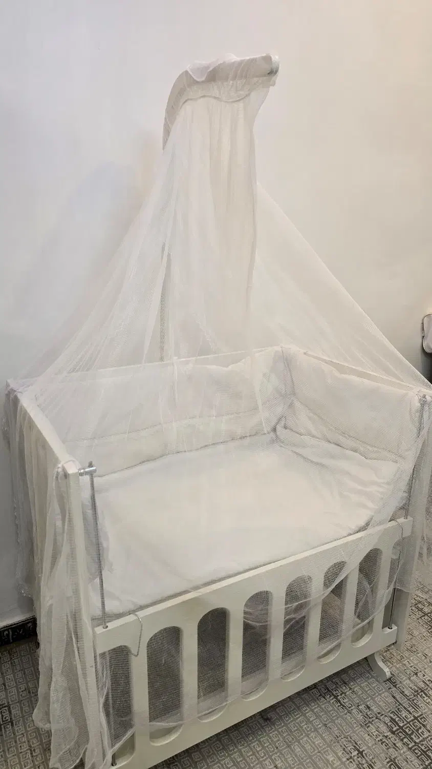 تخت کنار مادر سفید|تخت و صندلی بچه|رشت, اسماعیل آباد|دیوار