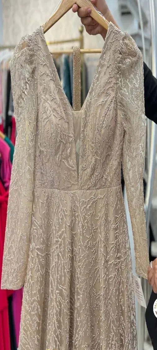 دو عدد لباس مجلسی|لباس|آبدانان, |دیوار