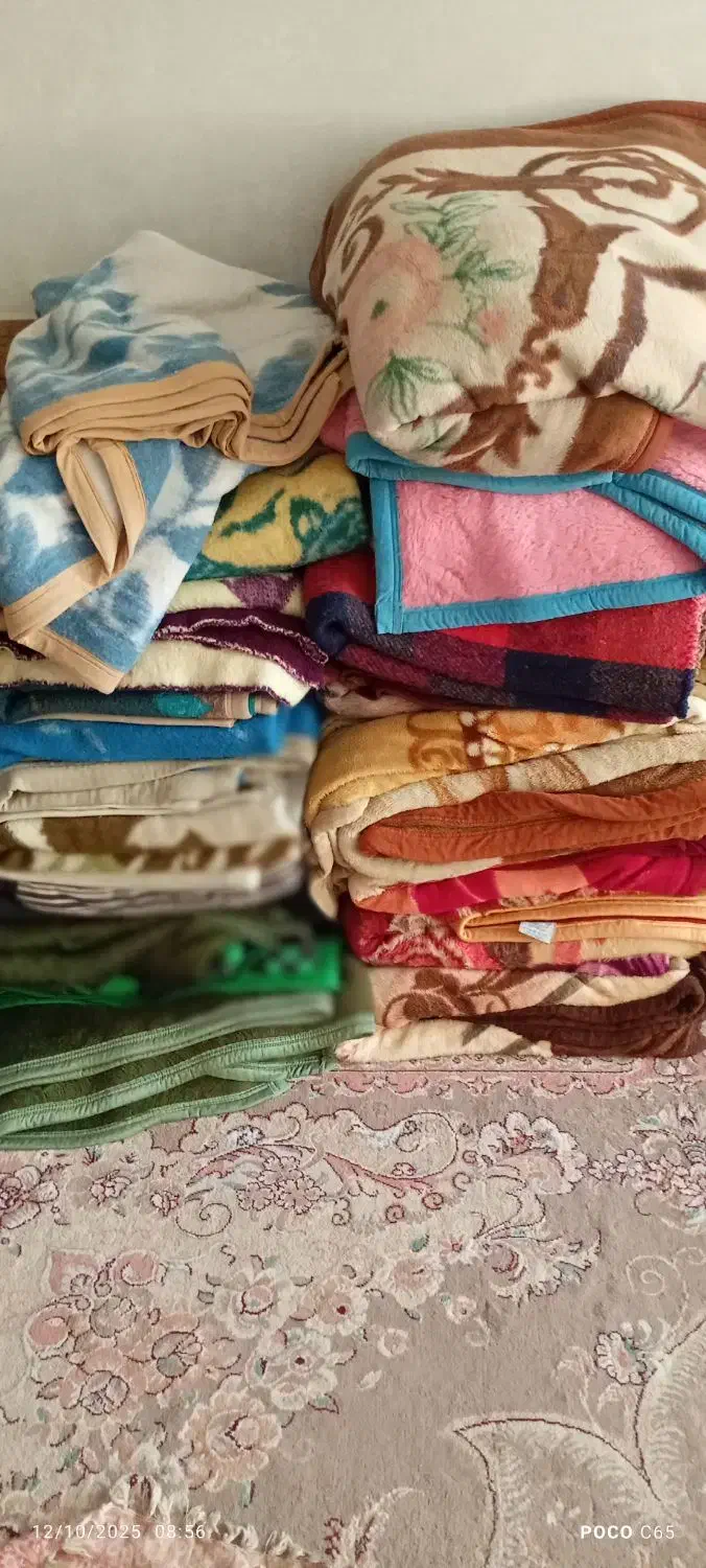 تعدادی پتو|رختخواب، بالش، پتو|شیراز, کرونی(خاتونک)|دیوار