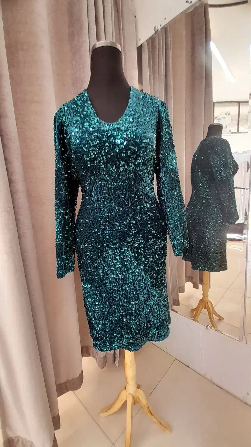 پیراهن مجلسی|لباس|نیشابور, دارایی|دیوار