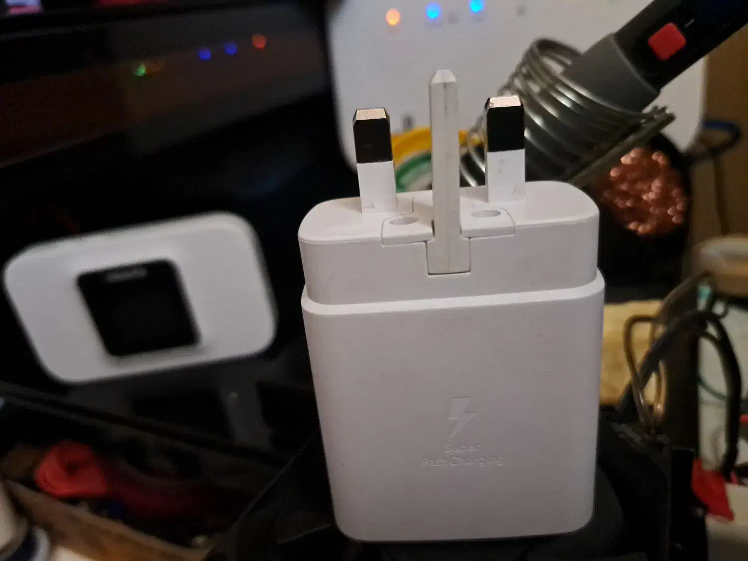 مودم جیبی نتربیت و شارژر ۴۵ وات سامسونگ|مودم و تجهیزات شبکه|ارومیه, |دیوار