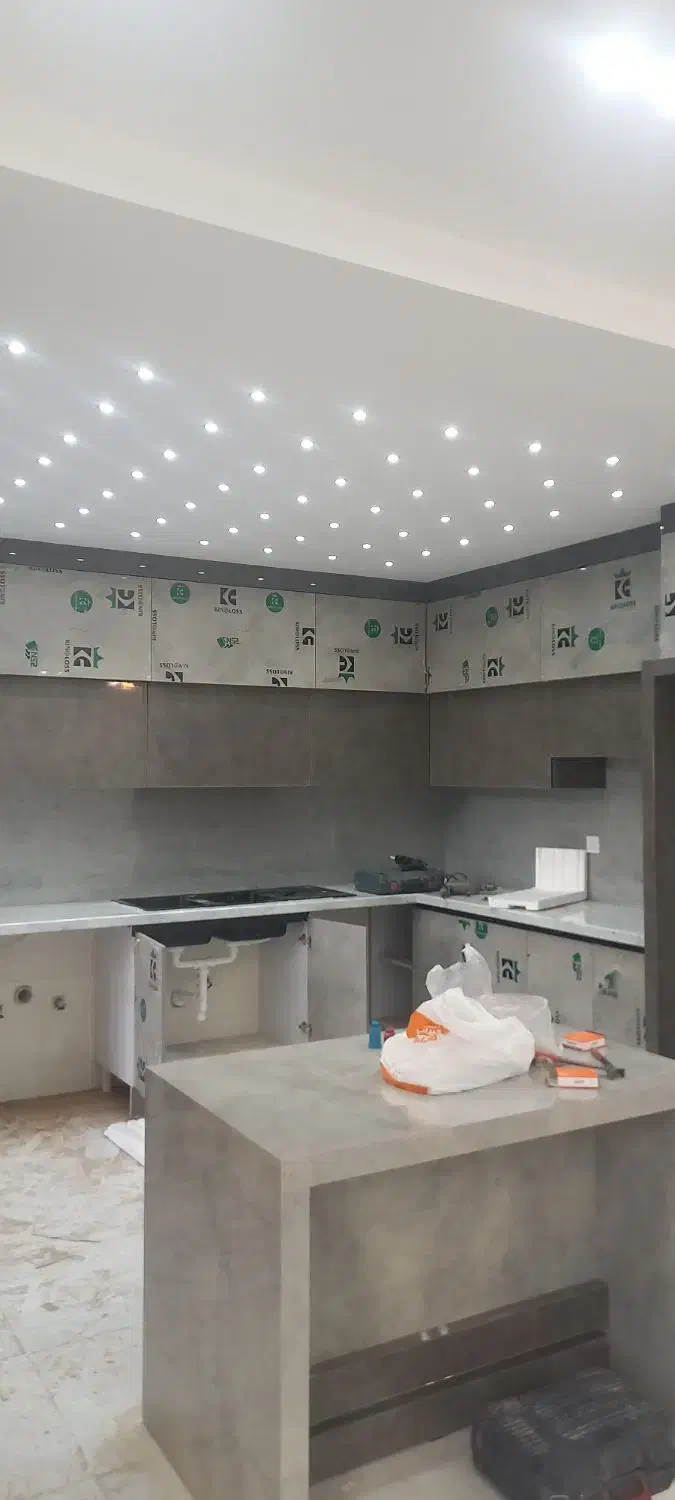 سیم کشی برقکار برق کاری|خدمات پیشه و مهارت|سنندج, |دیوار