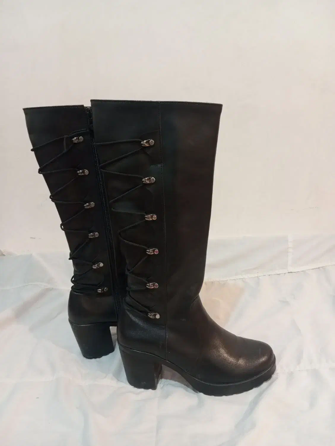 چکمه|کیف، کفش، کمربند|اهر, |دیوار