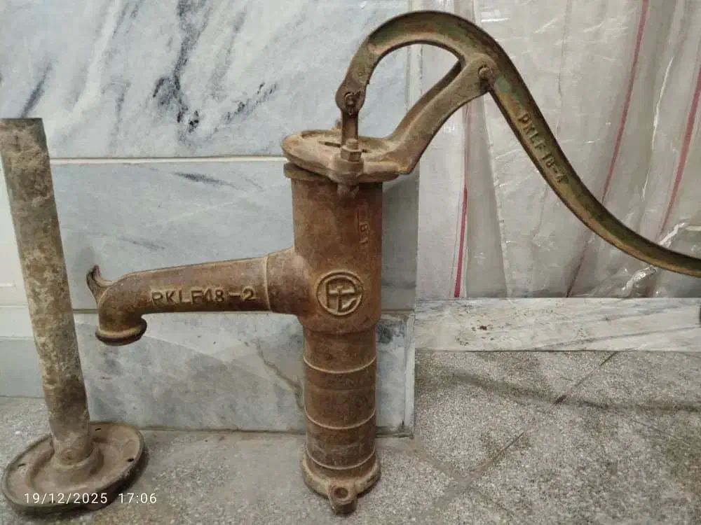 فروش تلمبه خیلی قدیمی و عتیقه|کلکسیون اشیاء عتیقه|یزد, |دیوار