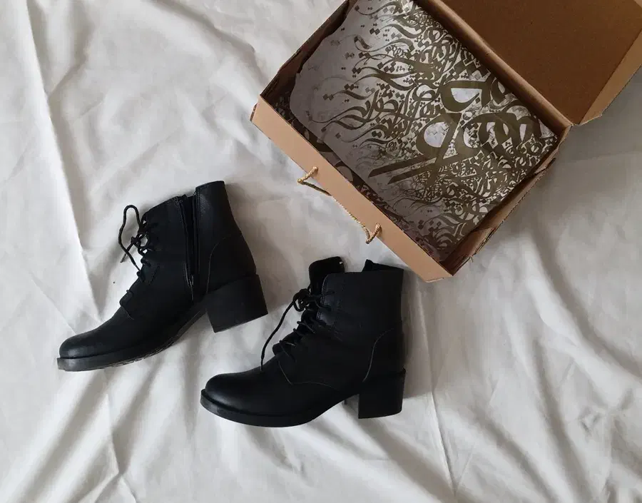 کفش|کیف، کفش، کمربند|شهریار, شهریار|دیوار