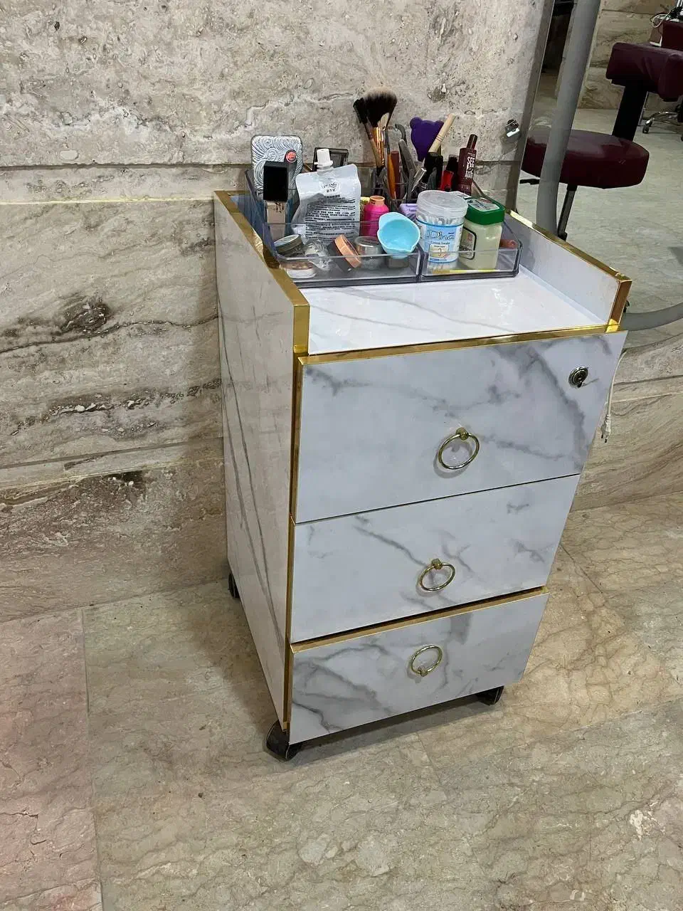 تجهیزات آرایشگاهی|آرایشگاه و سالن‌های زیبایی|ساری, |دیوار