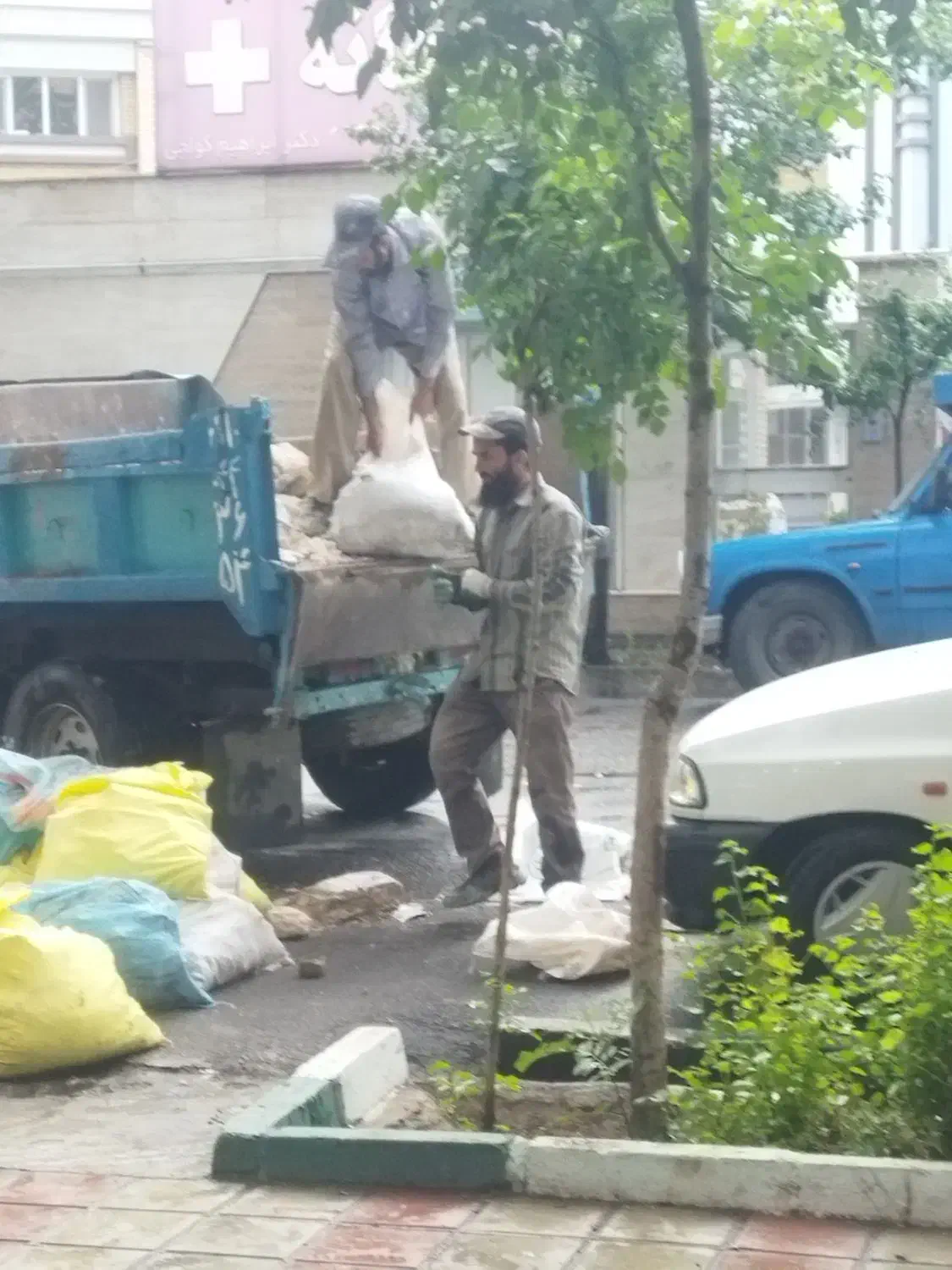 نیسان کمپرسی تهیه مصالح ساختمانی شن و ماسه|خدمات حمل و نقل|قزوین, |دیوار