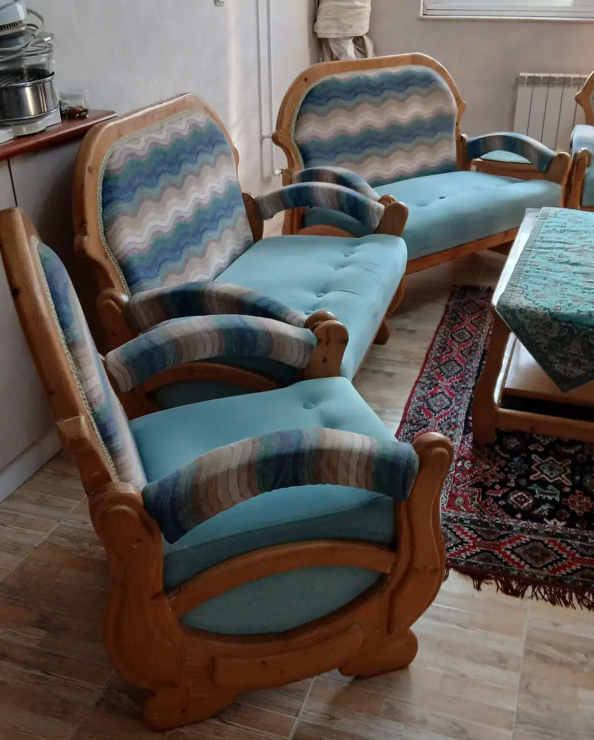 مبل با چوب نرات و پارچه کاملا سالم|مبلمان خانگی و میز عسلی|رشت, چله خانه|دیوار