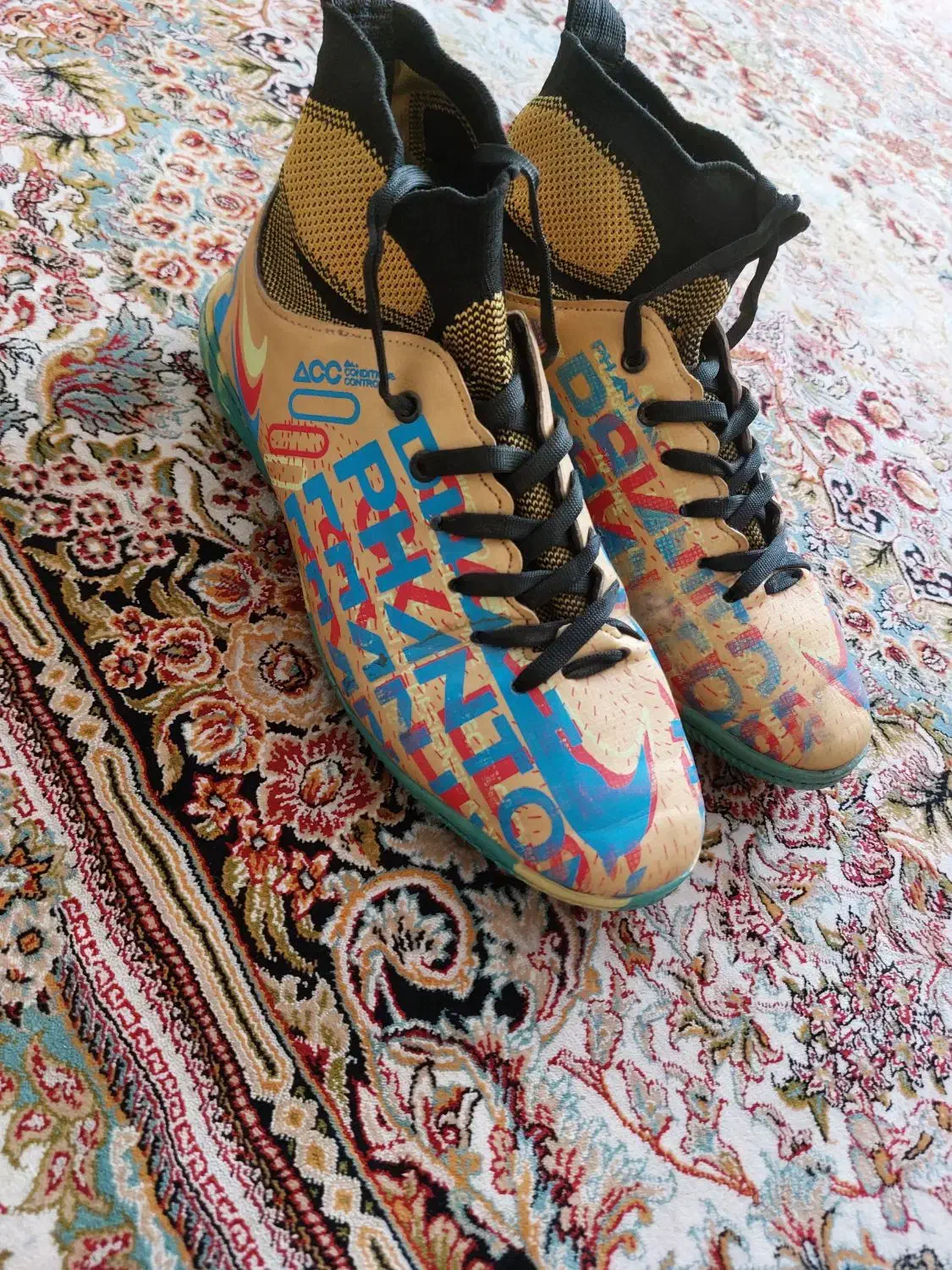 کتونی فوتبال|تجهیزات ورزشی|قم, سید معصوم|دیوار