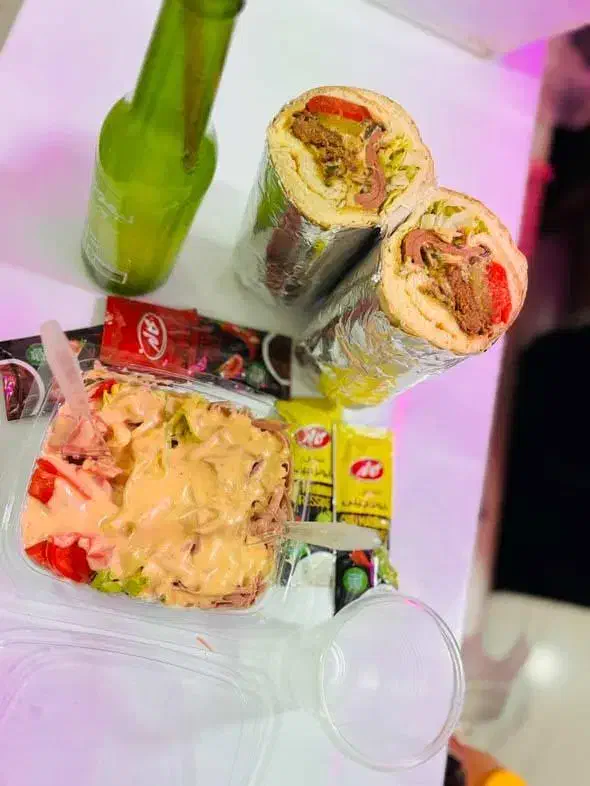 ب یک نیروی خانم جهت کار در فست فودی نیازمندیم|استخدام خدمات فروشگاه و رستوران|دهدشت, |دیوار