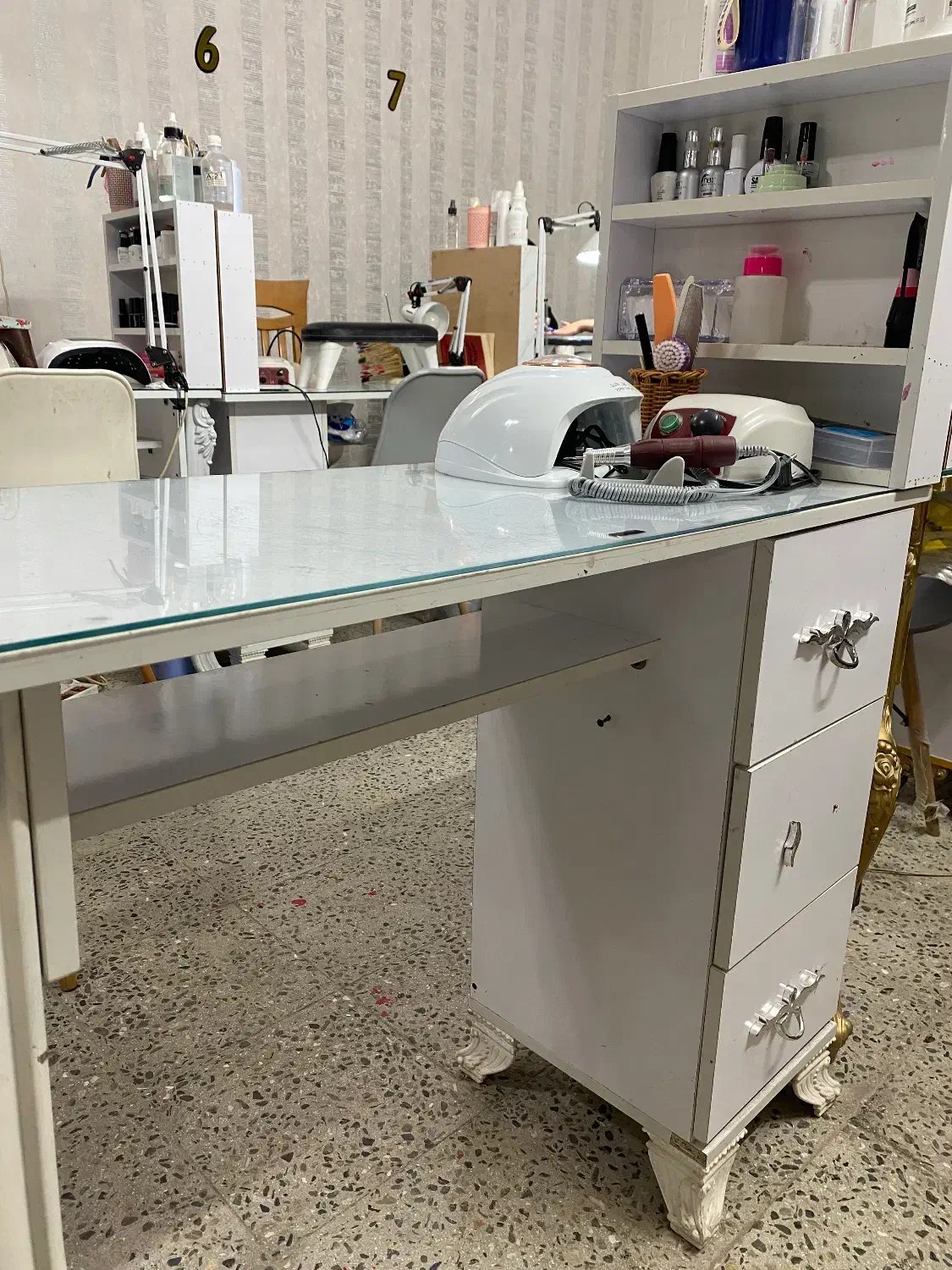 میز ناخن|آرایشگاه و سالن‌های زیبایی|دورود, |دیوار