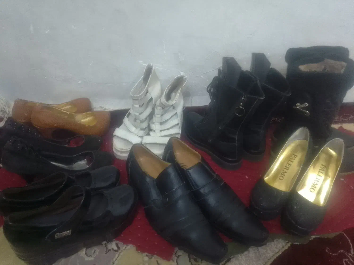 پنج جفت کفش +دو جفت پوت زنانه و یک جفت مردانه|کیف، کفش، کمربند|سنقر, |دیوار