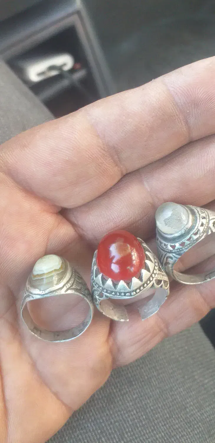 انگشتر|جواهرات|قم, چهل درخت‎|دیوار