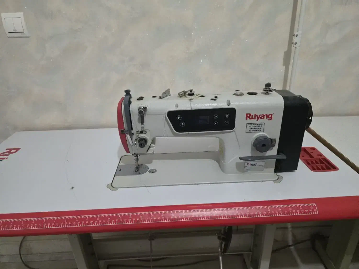 فروش چرخ راسته دوز و چرخ سر دوز|چرخ خیاطی و ریسندگی|کاشان, درب زنجیر|دیوار