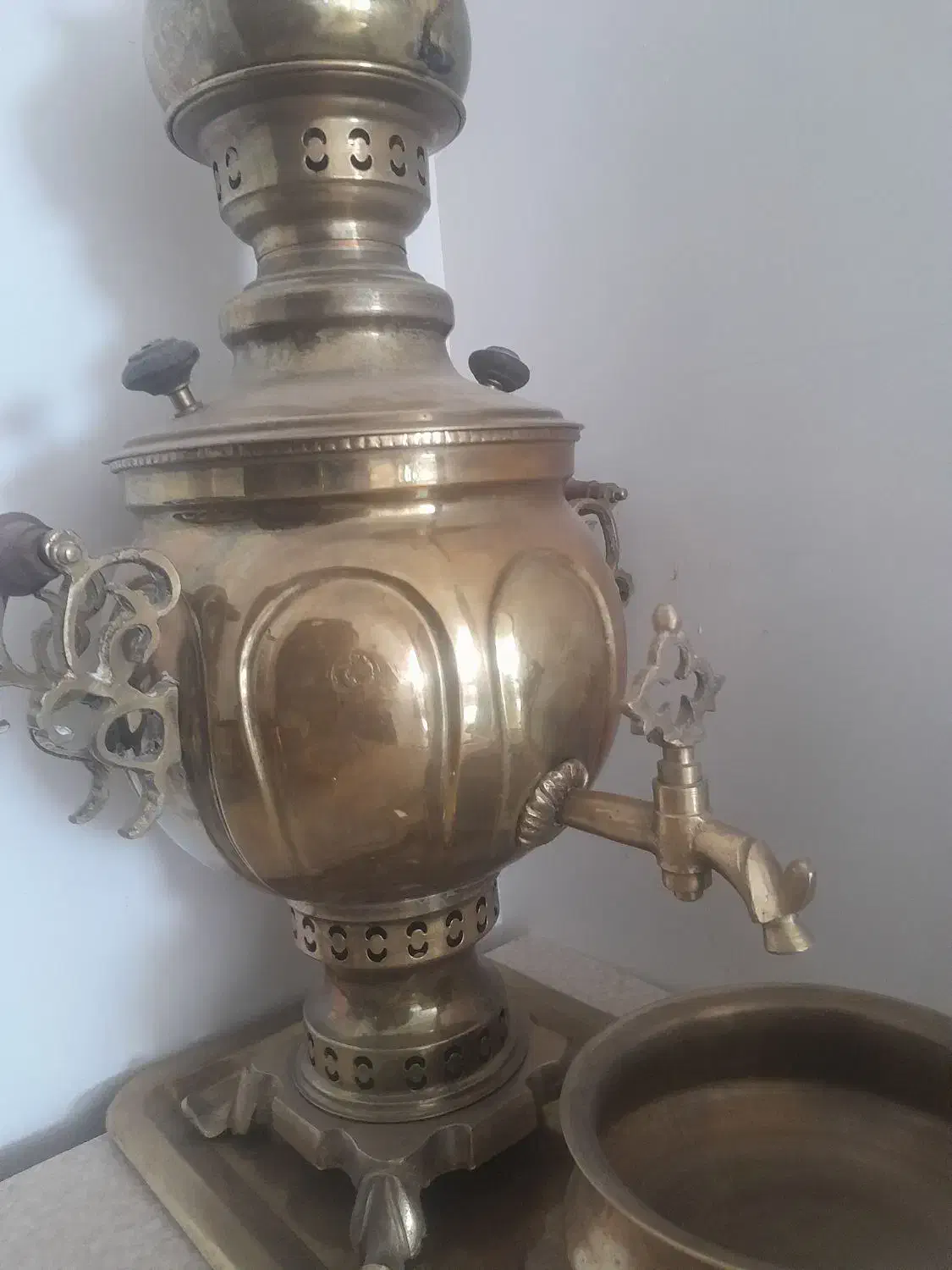 سماور زغالی برنج|کلکسیون اشیاء عتیقه|بروجرد, |دیوار