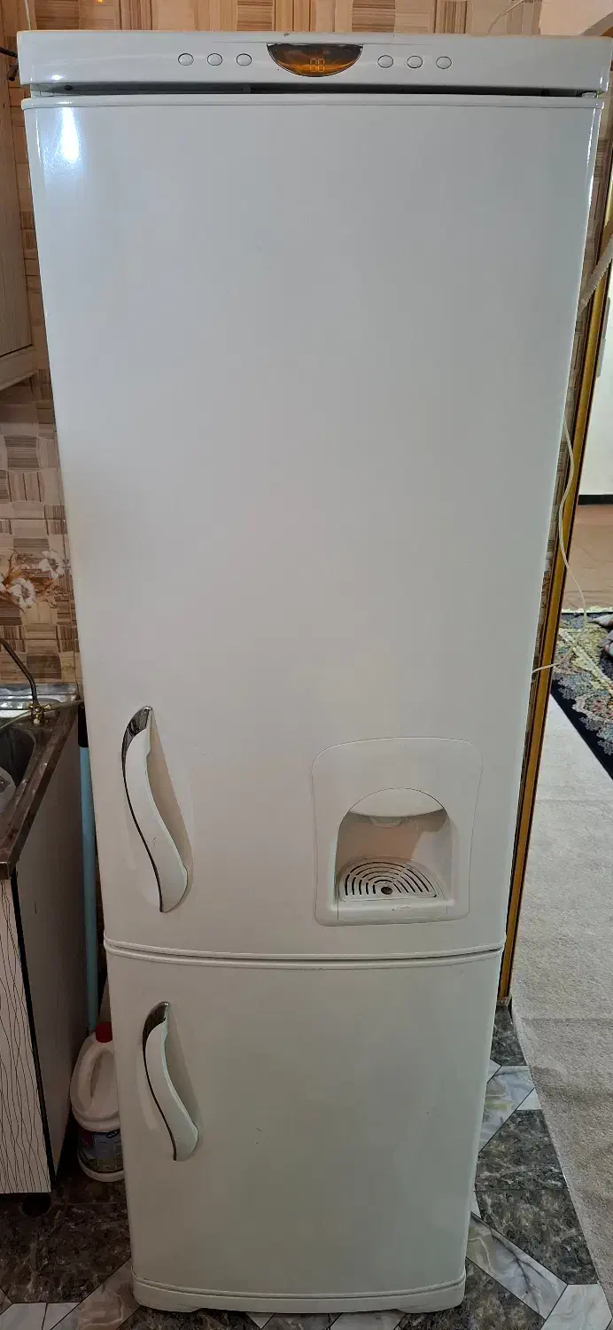 یخچال فریزر امرسان تمیزقیمت عالی نیاز به تعمیرجزئی|یخچال و فریزر|جلفا, |دیوار