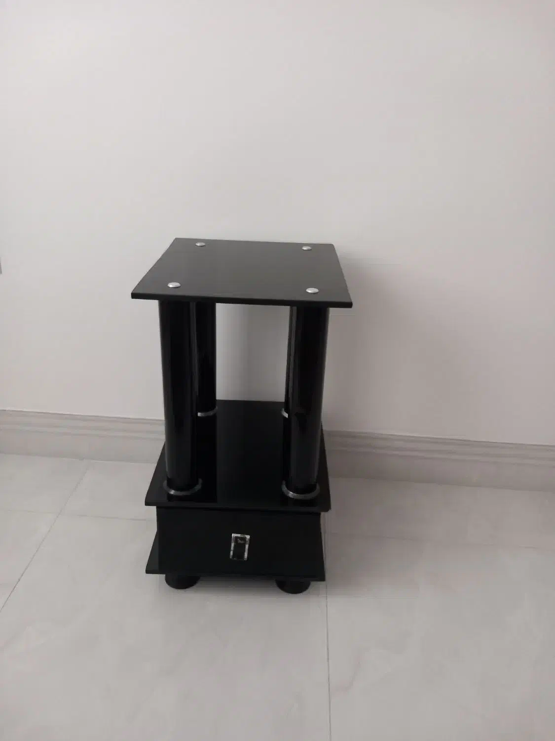 میز تلفن شیشه سکوریت محکم وسالم|میز تلفن|قم, امامزاده ابراهیم|دیوار