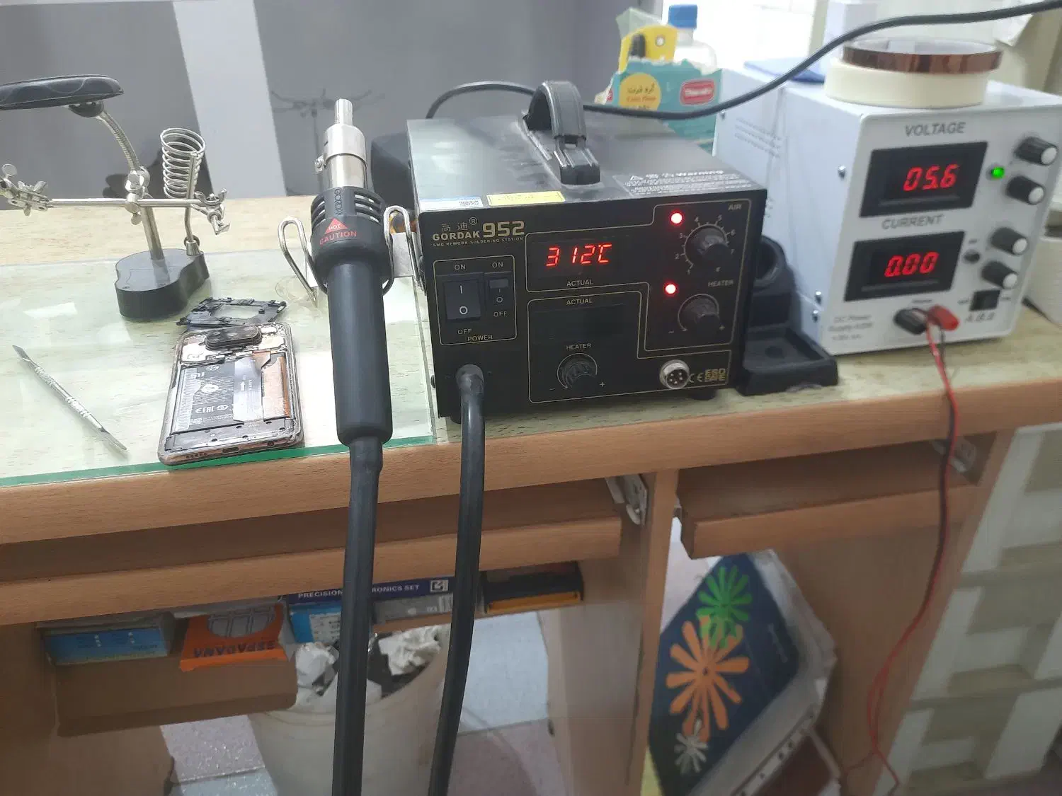 تعمیر کار سخت افزار و برد موبایل،پاور،ایرپاد،|خدمات رایانهای و موبایل|نجفآباد, امام خمینی|دیوار