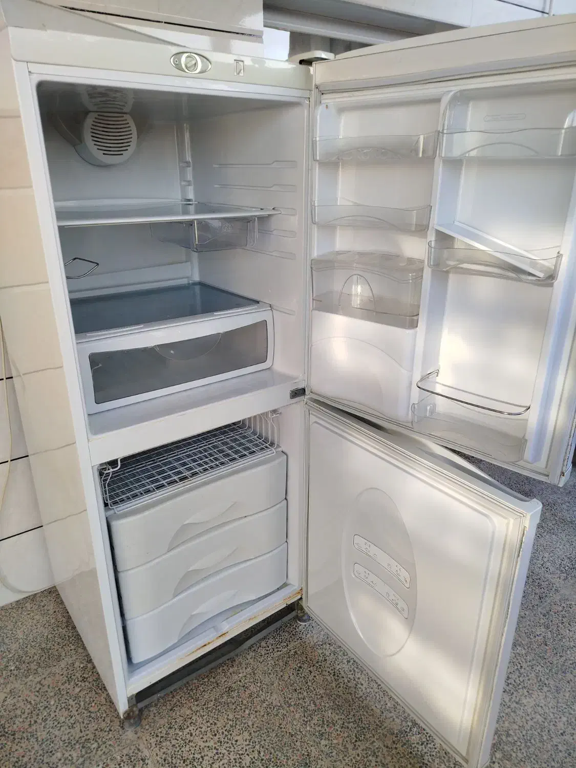 یخچال نیمه فریزر اسنوا در حد|یخچال و فریزر|کبودرآهنگ, |دیوار