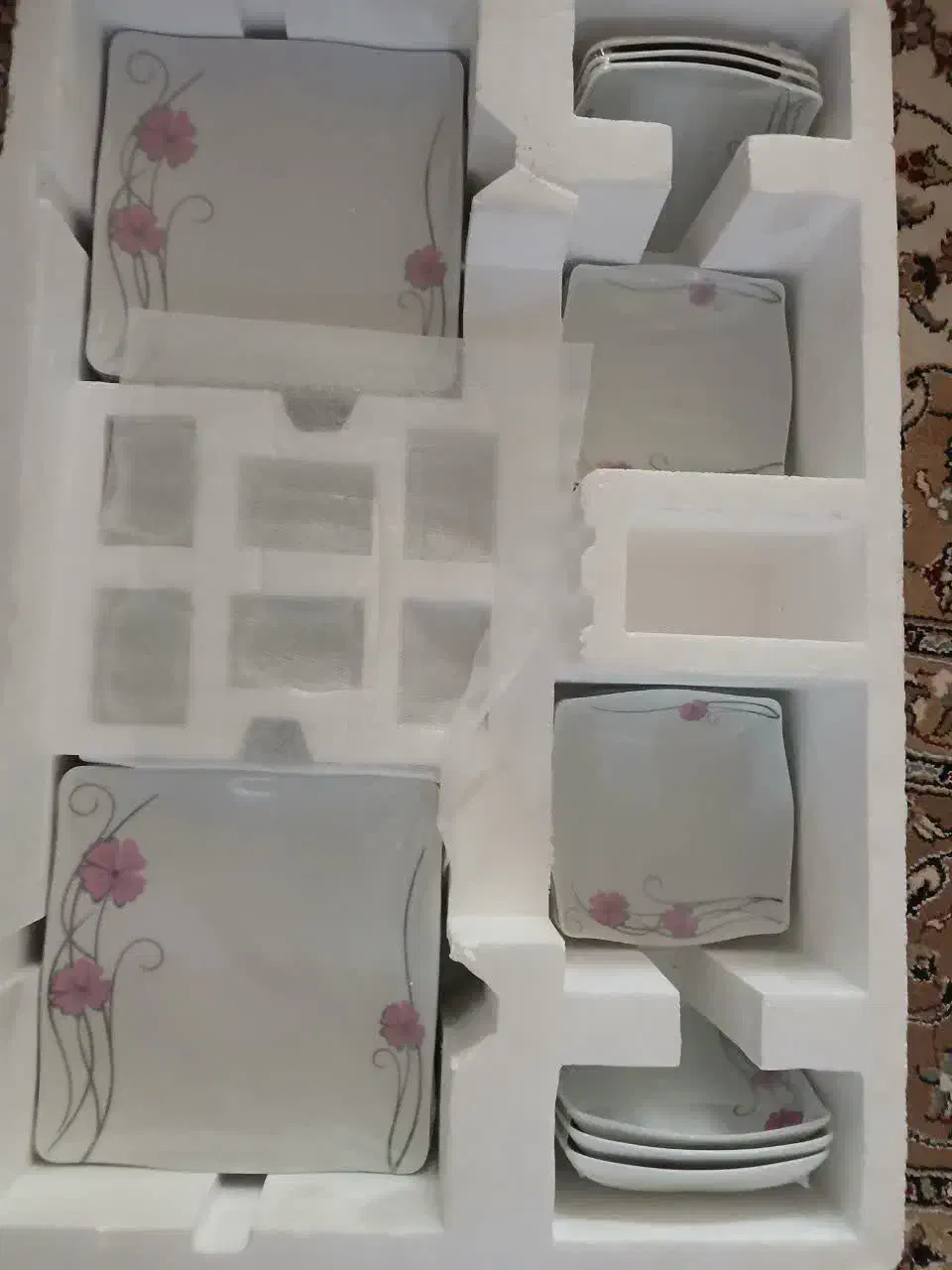 سرویس چینی ۱۲نفره|ظروف سرو و پذیرایی|خمینی‌شهر, |دیوار