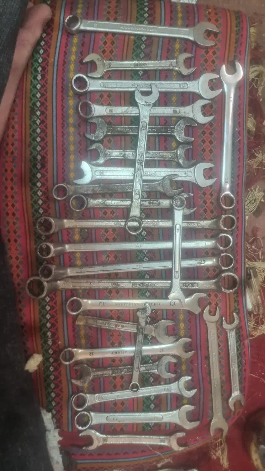 یه سری اچار|ابزارآلات|اراک, |دیوار