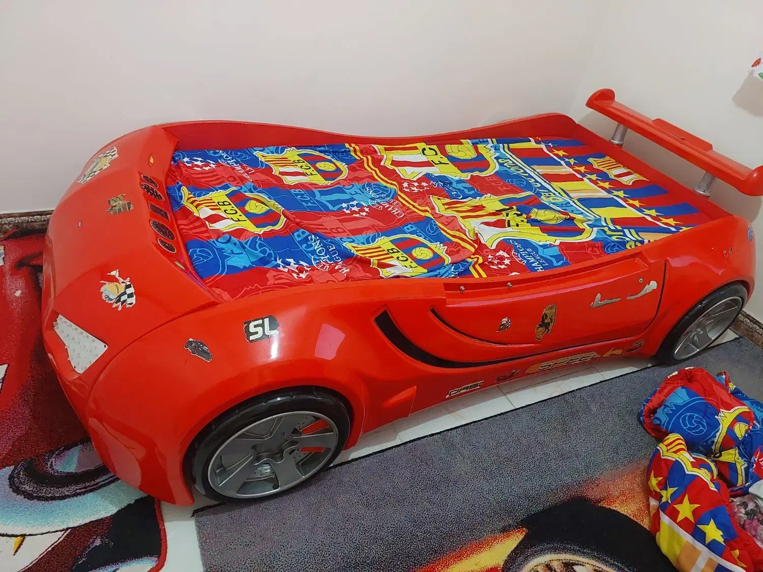 تخت ماشینی  کمد و میز تحریر و تشک|تخت و سرویس خواب|پردیس, فاز ۱۱|دیوار