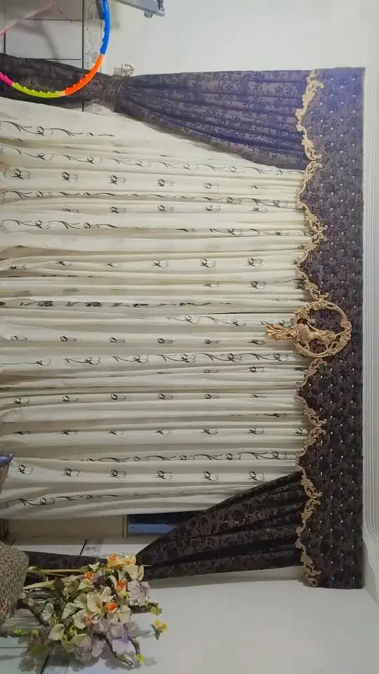 پرده|پرده، رانر، رومیزی|نیمروز, |دیوار