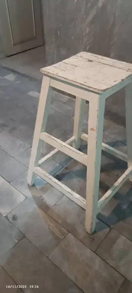 چهار پایه چوبی محکم|صندلی و نیمکت|تبریز, |دیوار