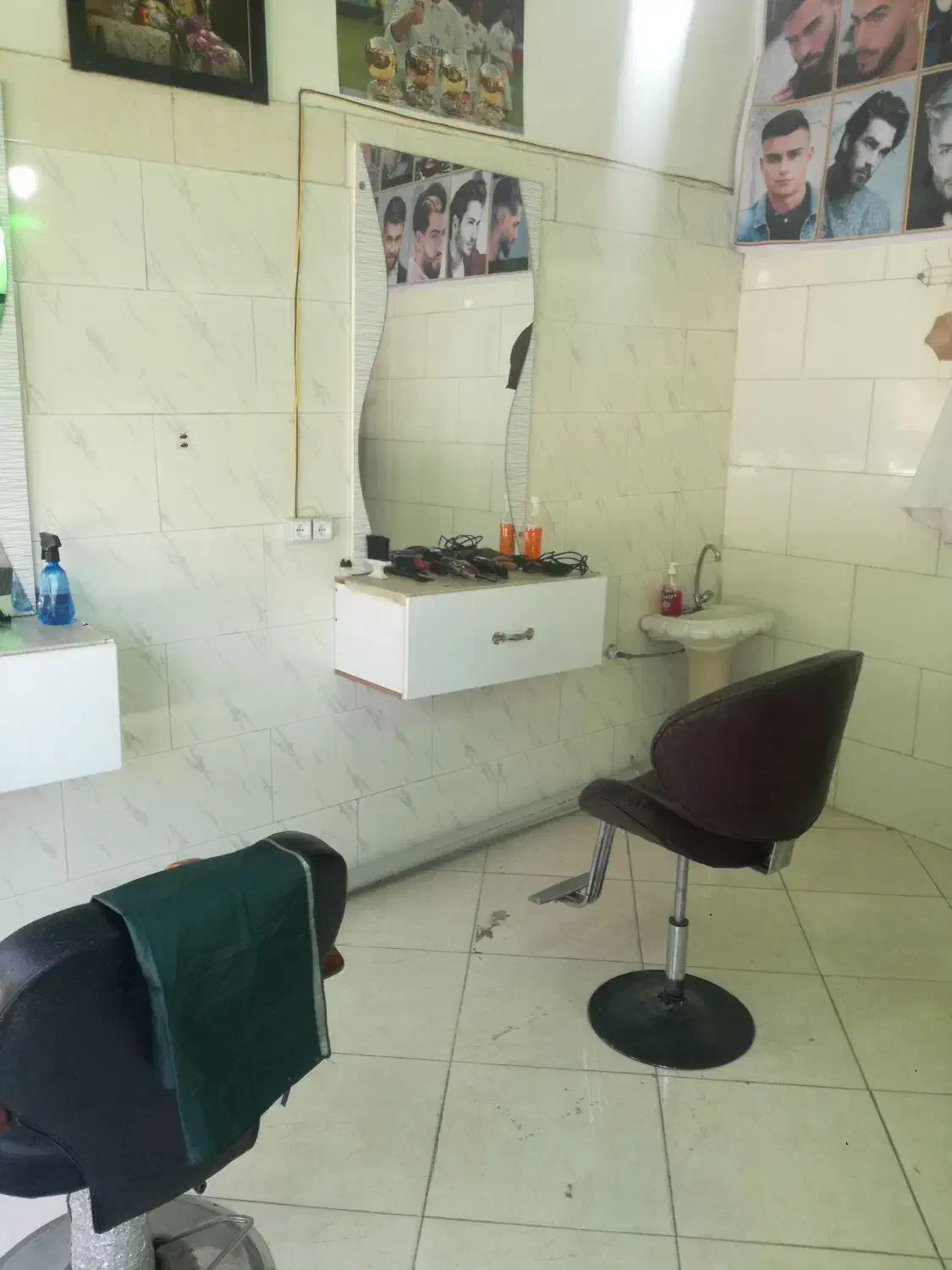 وسایل آرایشگاه  با قیمت مناسب|آرایشگاه و سالن‌های زیبایی|هرسین, |دیوار
