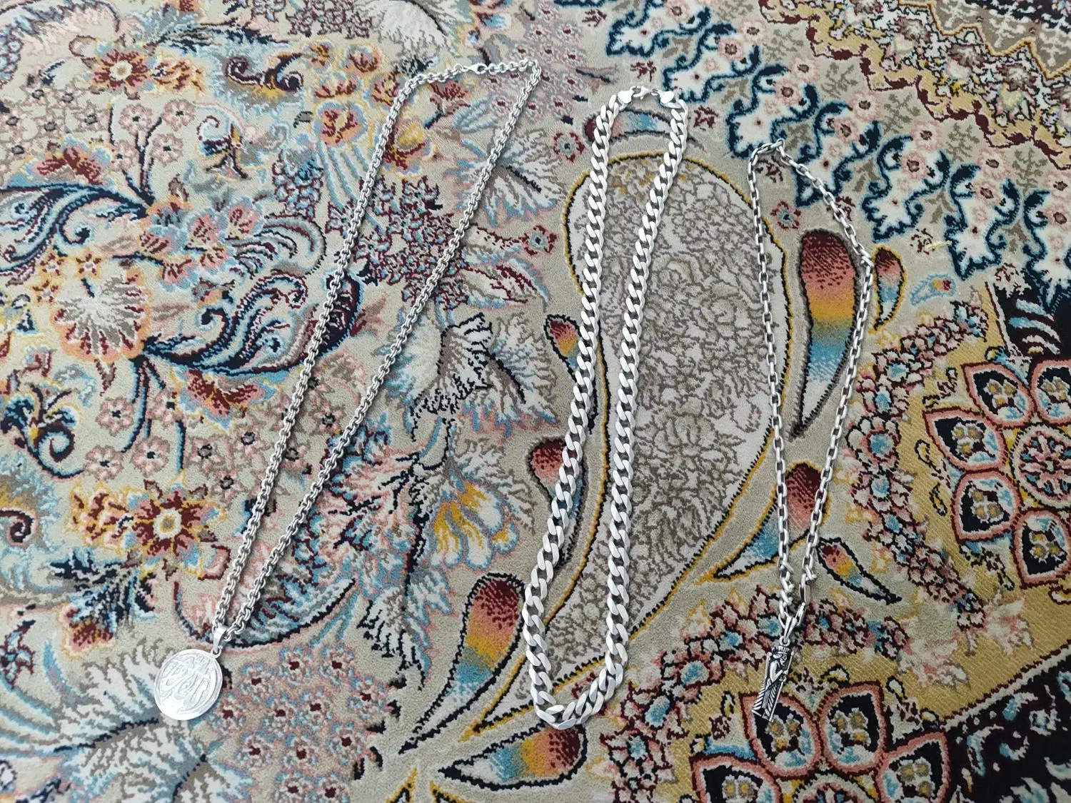 زنجیره نقره|جواهرات|بروجرد, |دیوار