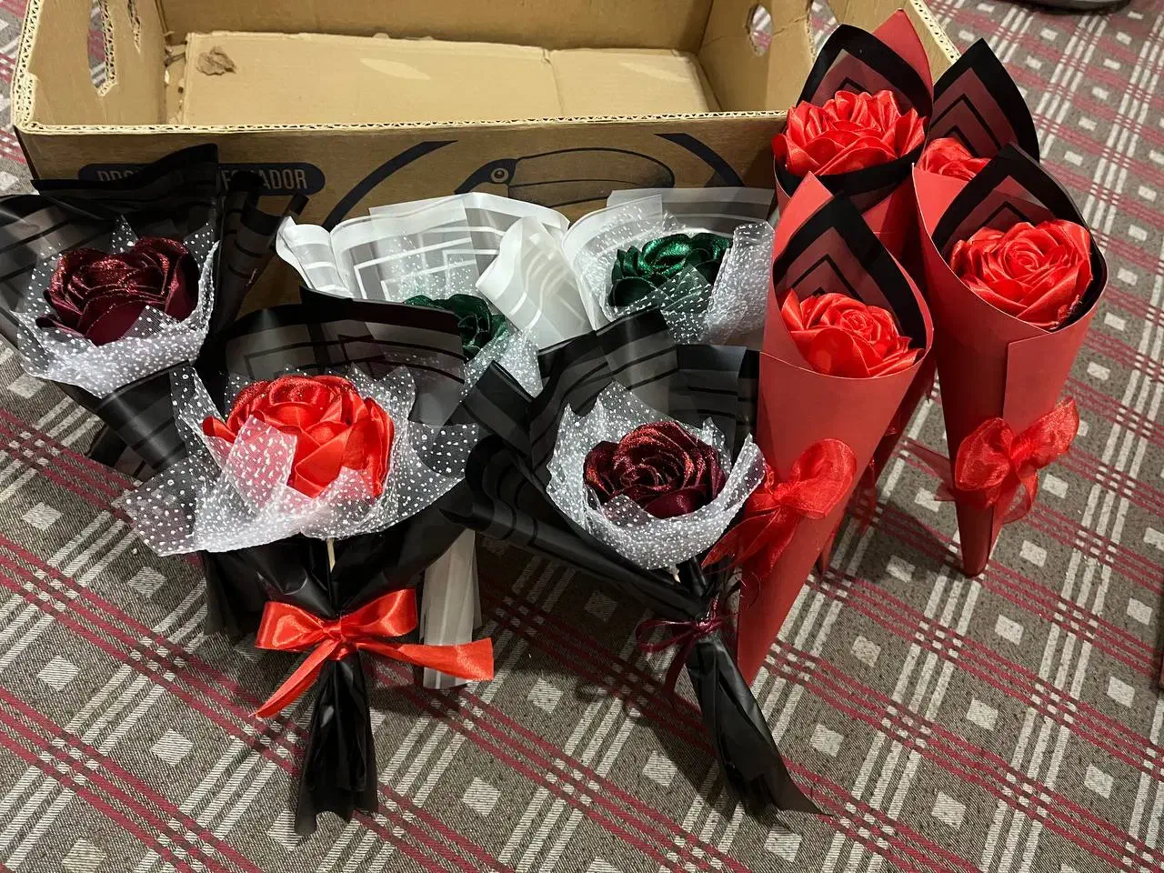 دسته گل|گل مصنوعی|کشکسرای, |دیوار