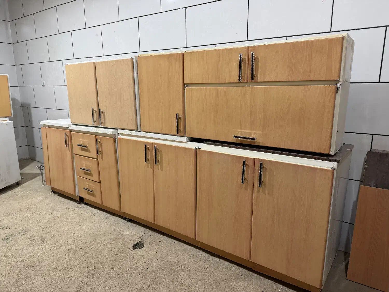 چنددست کابینت درحدنو|مصالح و تجهیزات ساختمان|شهرکرد, |دیوار