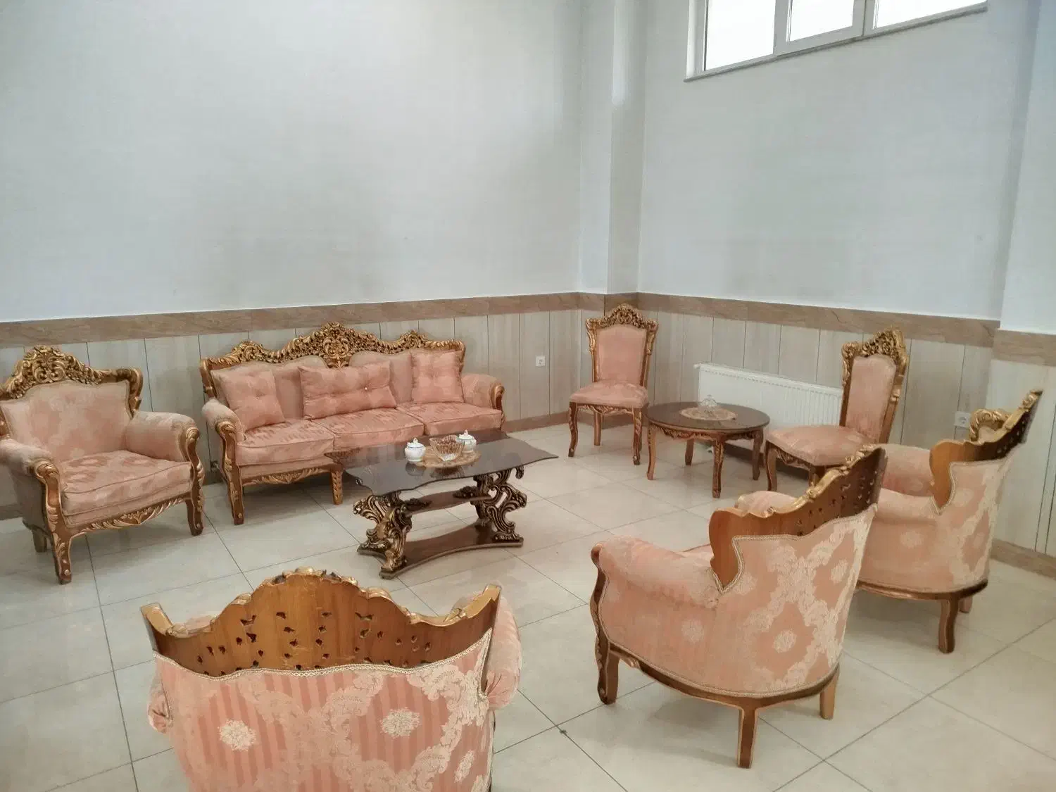 فروش مبل ۹ نفره + ۲ عدد میز جلومبلی|مبلمان خانگی و میز عسلی|ماکو, |دیوار