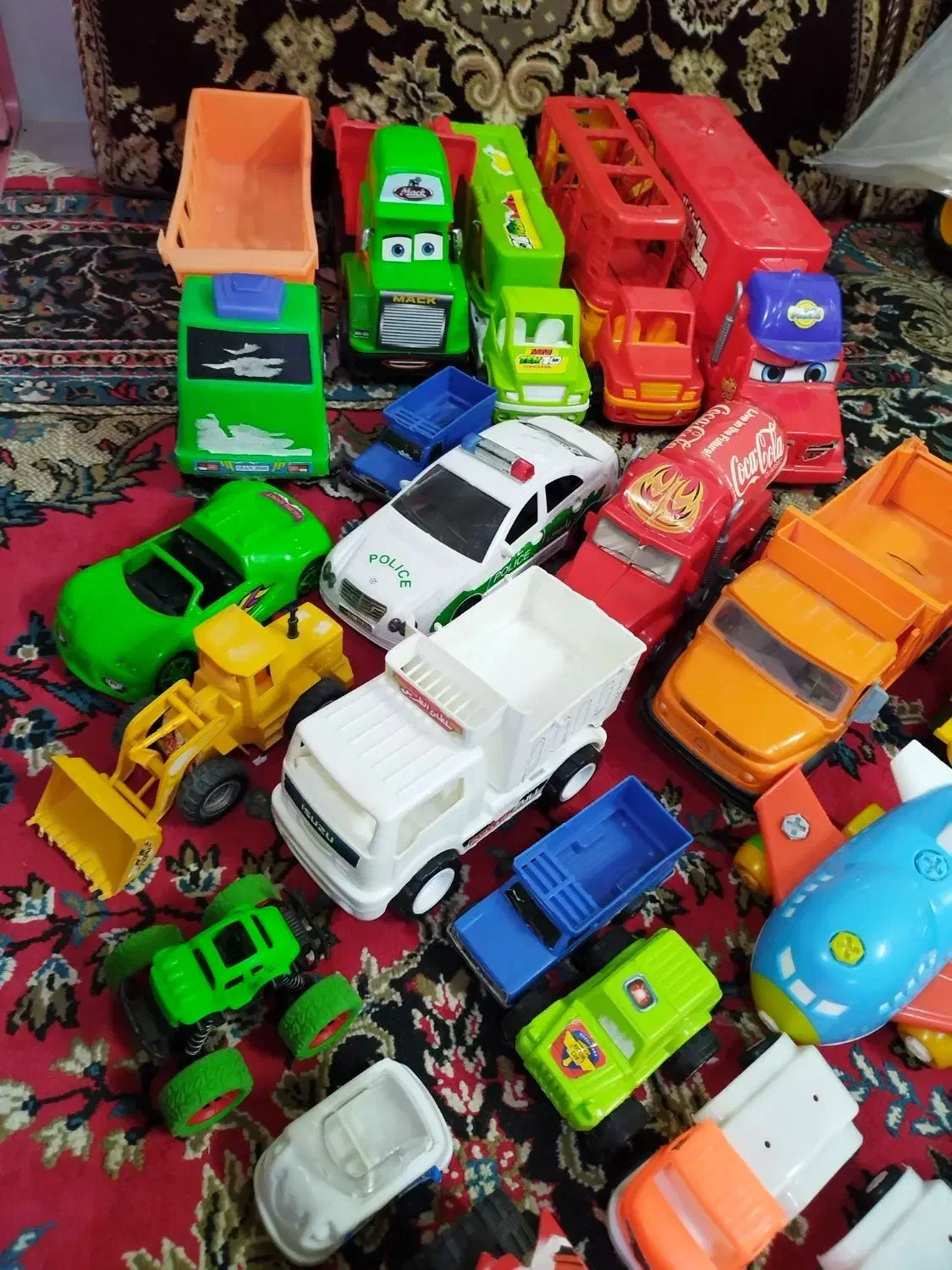 ماشین اسباب بازی|اسباب‌بازی بچه|بهار, |دیوار