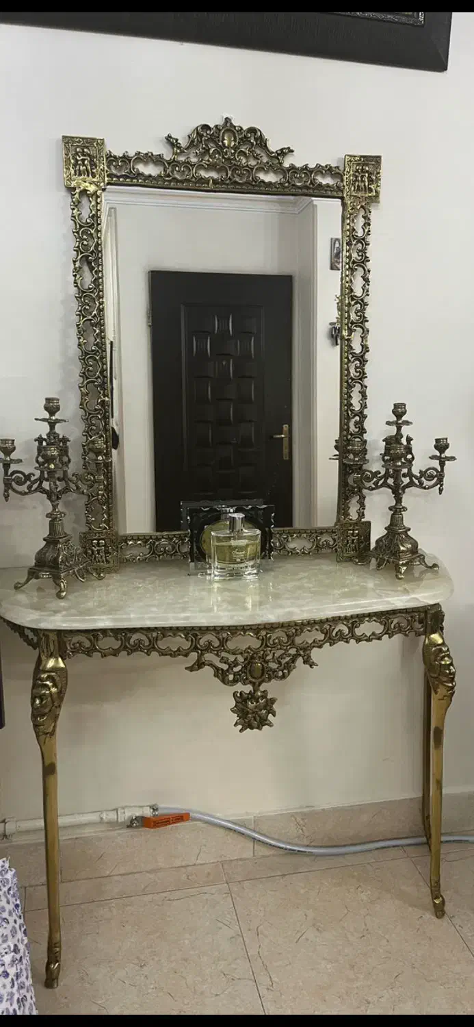 آینه و شعمدان|آینه|ری, جوانمرد قصاب|دیوار