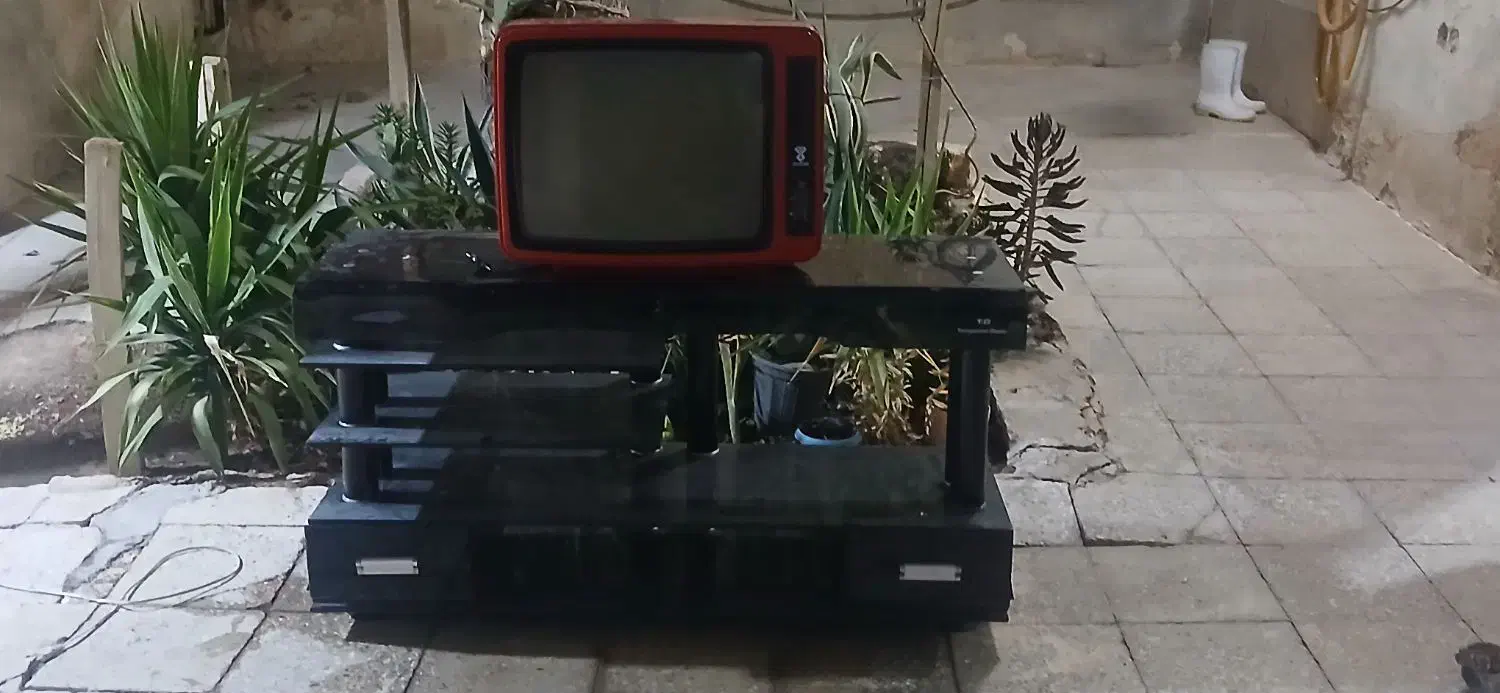 تلوزیون ومیز|تلویزیون و پروژکتور|قهدریجان, |دیوار