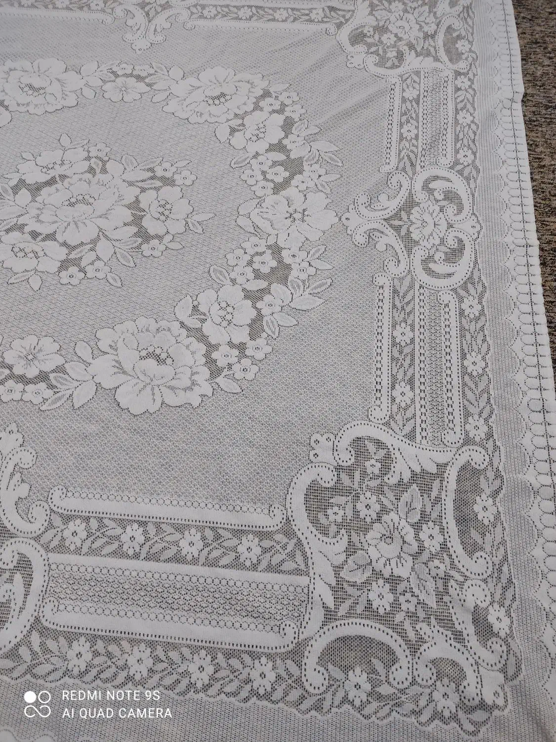 روتختی تور ضخیم طرحدار سفید در حد نو|سرویس روتختی|شوشتر, |دیوار