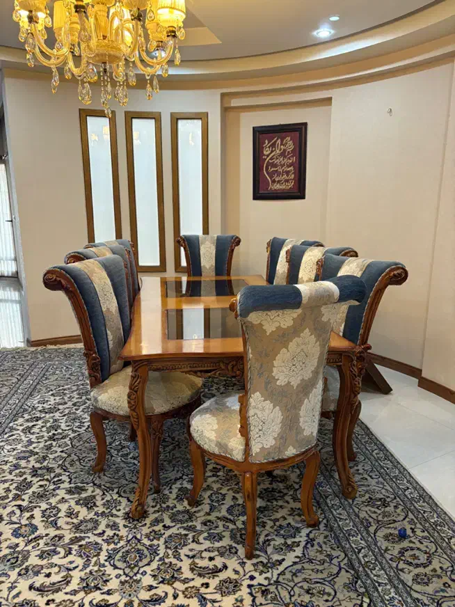 مبل سلطنتی ۸ نفره همراه با میز نهارخوری ۸ نفره|مبلمان خانگی و میز عسلی|اصفهان, باغ دریاچه|دیوار
