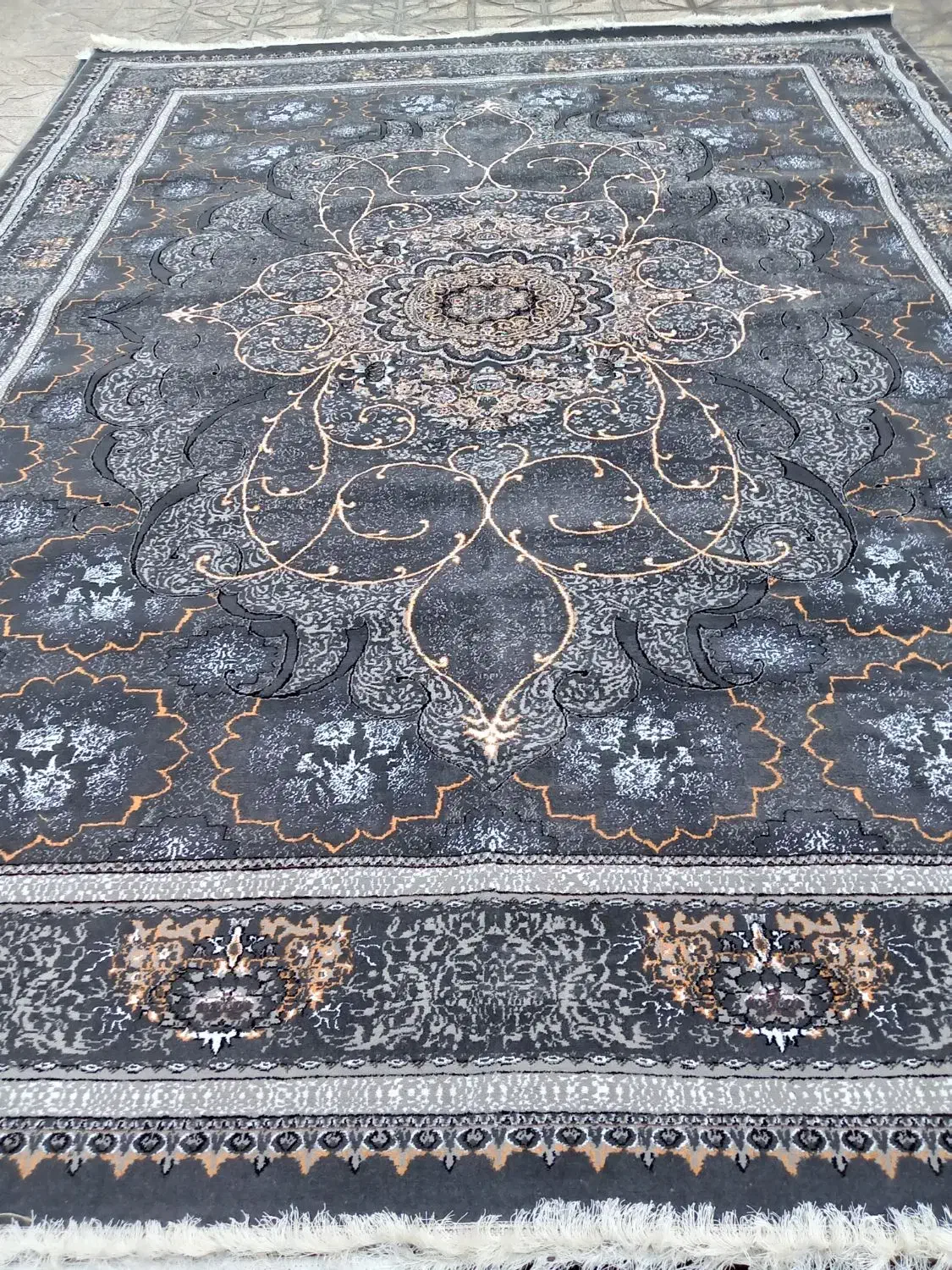 فرش طوسی جفت|فرش|مشهد, حرم مطهر رضوی|دیوار