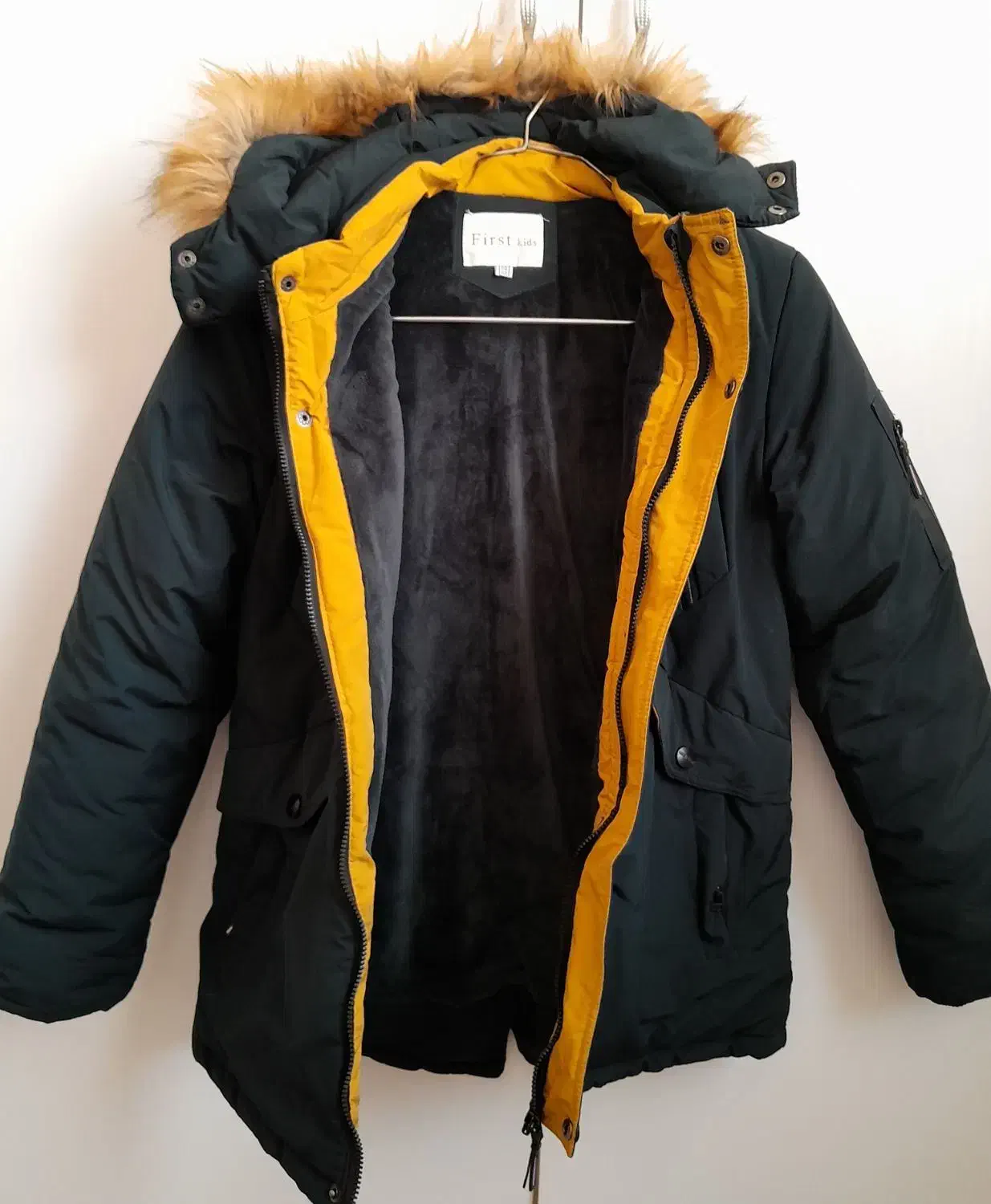 لباس زمستانی خارجی|لباس|قم, مسجد امام حسن|دیوار