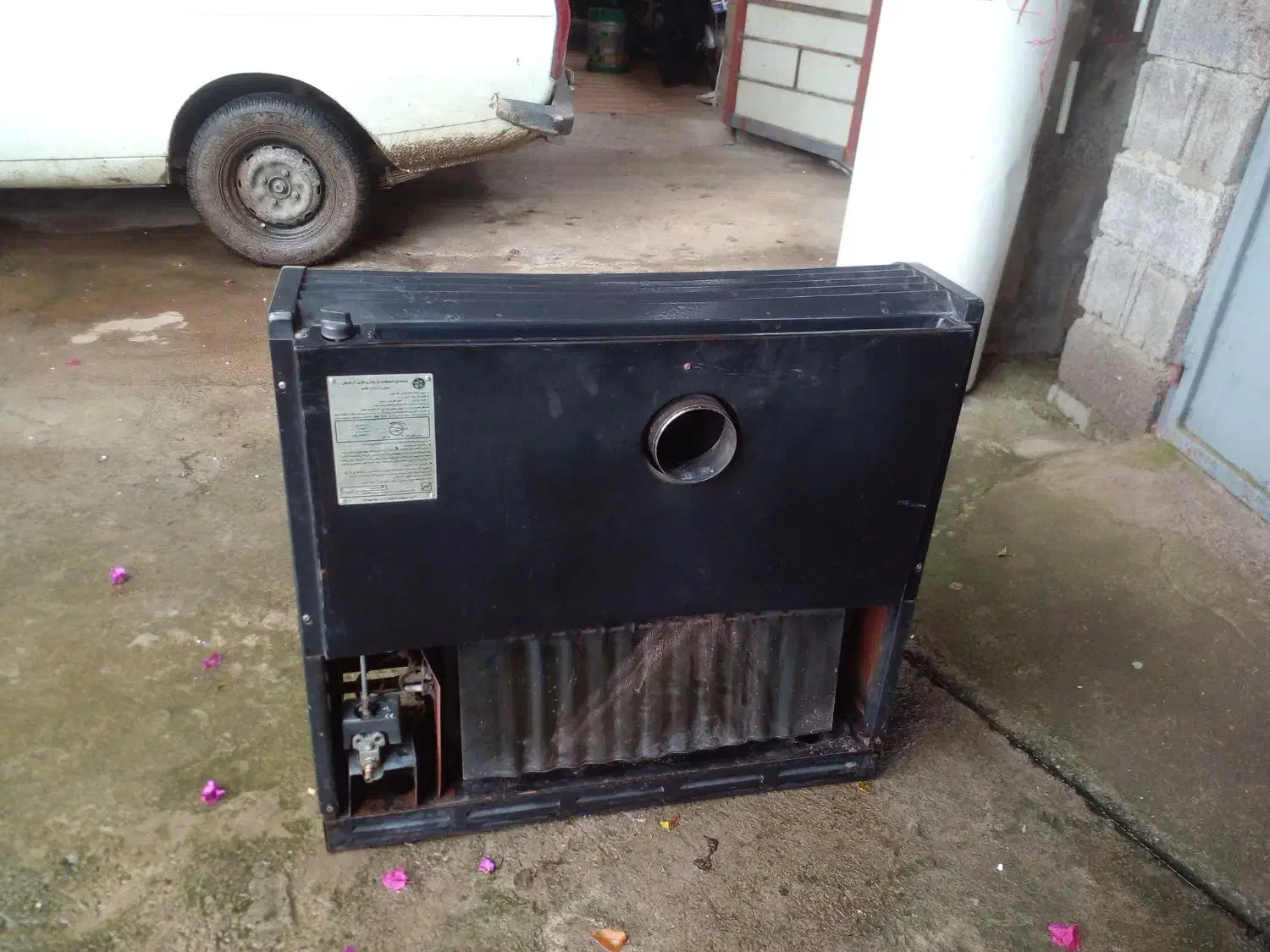 بخاری بزرگ گازی|بخاری، هیتر، شومینه|چاف و چمخاله, |دیوار