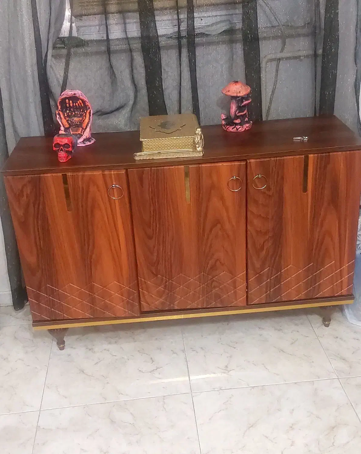 مبل ۷نفره|مبلمان خانگی و میز عسلی|رشت, باهنر|دیوار